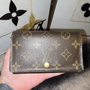 Louis vuitton small flap and zip wallet